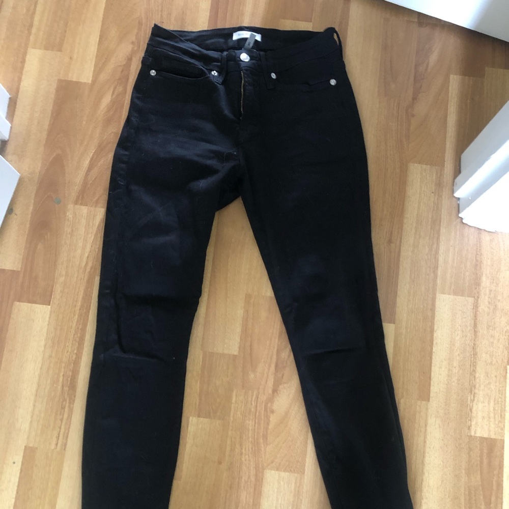 Good American, size 6. “Good Legs Crop” - lightly worn.